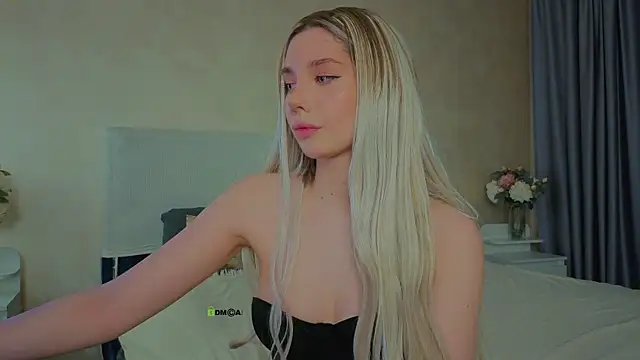 Snapshot of _sophielov chatting on June 25, 9:30 pm sophielov online show from June 25, 9:30 pm
