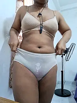 Snapshot of BeautyGirl_sara chatting on June 18, 4:35 am BeautyGirl sara online show from June 18, 4:35 am