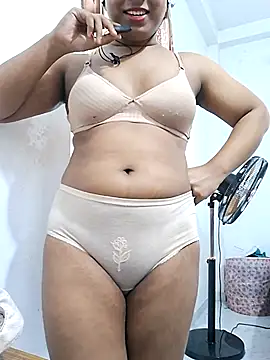 Snapshot of BeautyGirl_sara chatting on July 10, 9:12 am BeautyGirl sara online show from July 10, 9:12 am