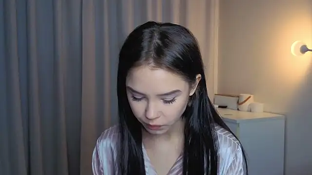 slyshypie online show from December 17, 1:17 pm