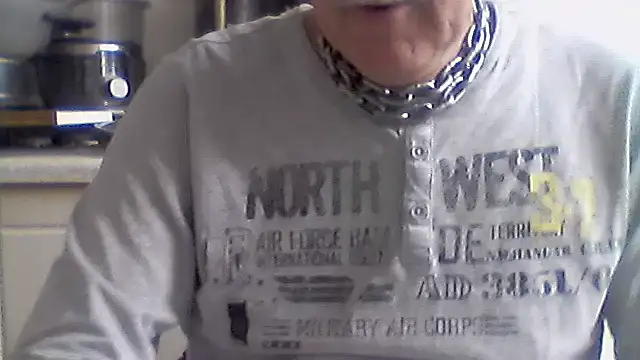 Snapshot of slaveman4you chatting on December 18, 11:49 am slaveman4you online show from December 18, 11:49 am