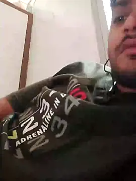 Snapshot of riyamore9623 chatting on February 8, 10:40 am riyamore9623 online show from February 8, 10:40 am