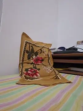 Snapshot of riyamore9623 chatting on February 22, 10:14 am riyamore9623 online show from February 22, 10:14 am