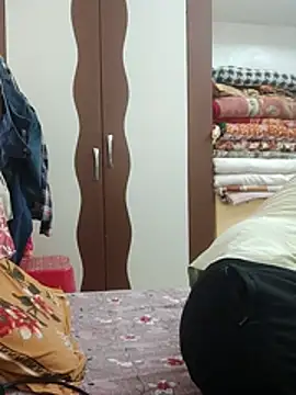 Snapshot of riyamore9623 chatting on March 15, 8:42 am riyamore9623 online show from March 15, 8:42 am