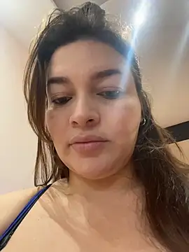 Snapshot of sarahreyess_11 chatting on March 26, 11:05 am sarahreyess 11 online show from March 26, 11:05 am