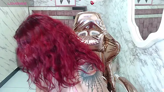 Snapshot of Red_Bunny_v chatting on December 16, 1:21 am Red Bunny v online show from December 16, 1:21 am