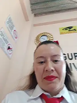 Snapshot of Hannah-colx chatting on May 16, 3:22 pm Hannah-colx online show from May 16, 3:22 pm