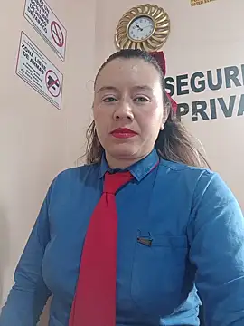 Snapshot of Hannah-colx chatting on May 17, 3:52 pm Hannah-colx online show from May 17, 3:52 pm