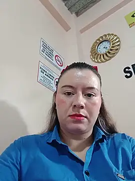 Snapshot of Hannah-colx chatting on May 26, 1:29 pm Hannah-colx online show from May 26, 1:29 pm
