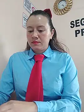 Snapshot of Hannah-colx chatting on June 3, 3:17 pm Hannah-colx online show from June 3, 3:17 pm
