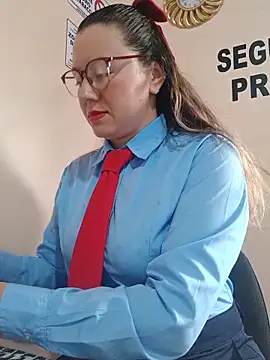 Snapshot of Hannah-colx chatting on June 5, 2:12 pm Hannah-colx online show from June 5, 2:12 pm