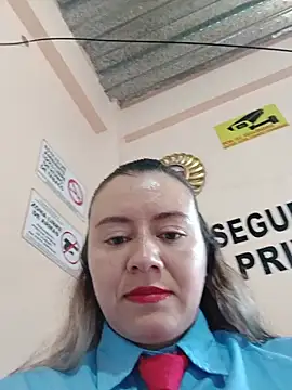 Snapshot of Hannah-colx chatting on June 7, 4:22 pm Hannah-colx online show from June 7, 4:22 pm