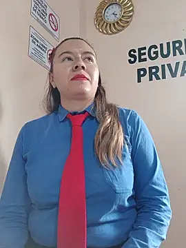 Snapshot of Hannah-colx chatting on June 9, 1:34 pm Hannah-colx online show from June 9, 1:34 pm
