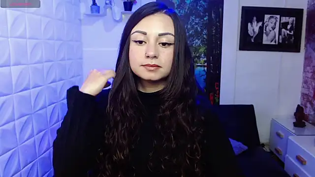 Snapshot of Eva_Roussell chatting on December 2, 6:25 pm Eva Roussell online show from December 2, 6:25 pm