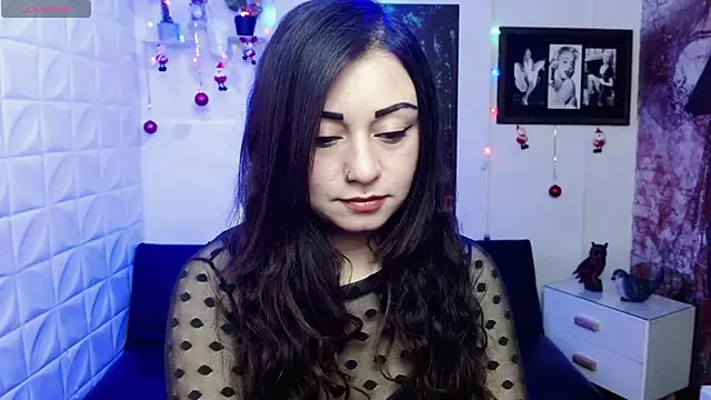 Snapshot of Eva_Roussell chatting on December 15, 2:32 pm Eva Roussell online show from December 15, 2:32 pm