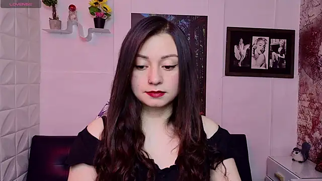 Snapshot of Eva_Roussell chatting on May 19, 3:18 pm Eva Roussell online show from May 19, 3:18 pm