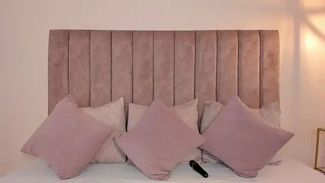 amber colliiins online show from July 10, 5:48 pm