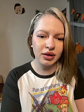 Snapshot of Mia_Kamp chatting on October 29, 8:21 pm Mia Kamp online show from October 29, 8:21 pm
