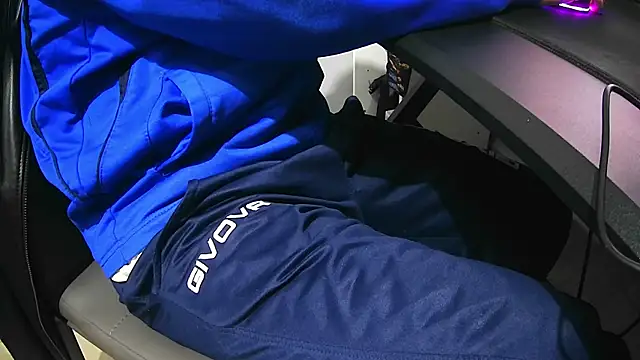 Snapshot of Pennellone98 chatting on November 7, 2:17 pm Pennellone98 online show from November 7, 2:17 pm