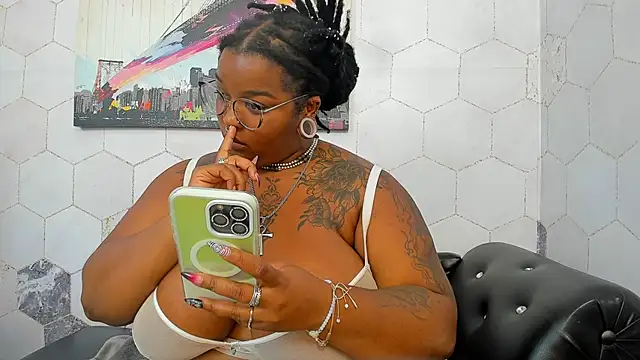 Snapshot of Anaa_Fuentess chatting on October 13, 7:03 pm Anaa Fuentess online show from October 13, 7:03 pm