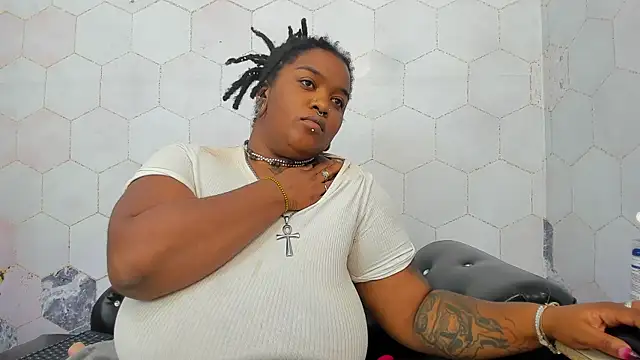 Snapshot of Anaa_Fuentess chatting on October 18, 12:06 pm Anaa Fuentess online show from October 18, 12:06 pm