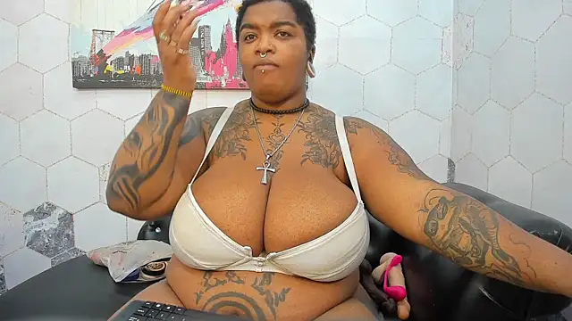 Anaa Fuentess online show from July 6, 11:40 am