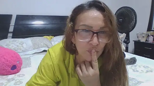 MiaVega online show from November 9, 5:00 pm