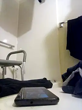 jizzyglizzy92 online show from February 28, 1:23 pm