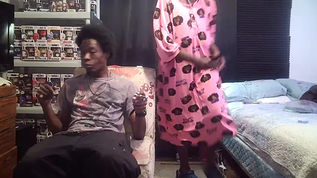 Snapshot of SucculentSexiness0 chatting on May 6, 12:52 am SucculentSexiness0 online show from May 6, 12:52 am