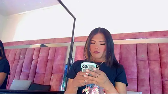 Snapshot of AnntonellaHott chatting on December 3, 7:34 pm AnntonellaHott online show from December 3, 7:34 pm