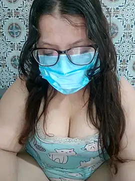 Snapshot of Hot-lino chatting on May 18, 10:26 pm Hot-lino online show from May 18, 10:26 pm