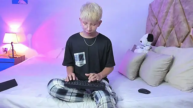 Hyunjin Son online show from January 12, 5:40 pm