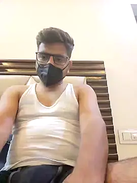 Snapshot of LoveGuruRA chatting on September 19, 7:47 pm LoveGuruRA online show from September 19, 7:47 pm