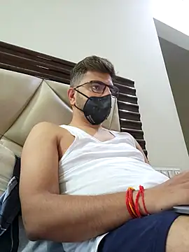 Snapshot of LoveGuruRA chatting on October 8, 5:27 am LoveGuruRA online show from October 8, 5:27 am