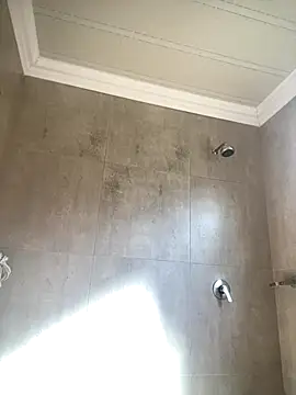 Snapshot of Slowbur chatting on November 30, 1:37 pm Slowbur online show from November 30, 1:37 pm