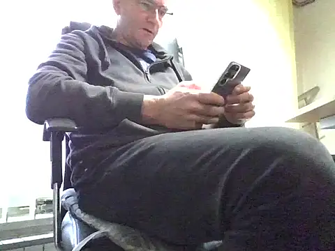 Snapshot of IMGTomi chatting on December 22, 11:18 am IMGTomi online show from December 22, 11:18 am