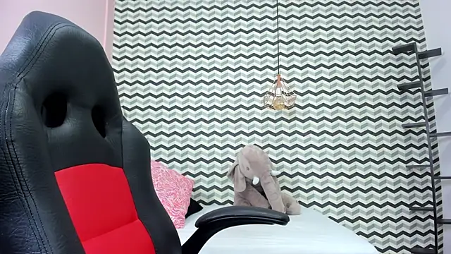 Snapshot of MOLLYSPENCER1 chatting on October 30, 7:25 pm MOLLYSPENCER1 online show from October 30, 7:25 pm