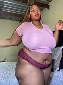 Snapshot of Curvycandy95 chatting on June 20, 7:22 am Curvycandy95 online show from June 20, 7:22 am