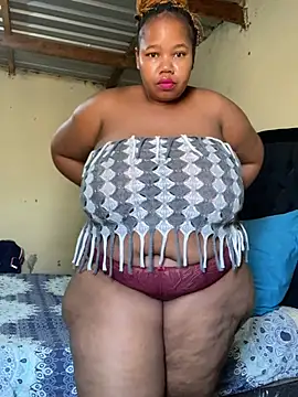 Snapshot of Curvycandy95 chatting on July 10, 7:34 am Curvycandy95 online show from July 10, 7:34 am