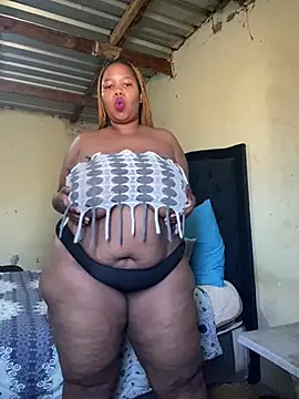 Snapshot of Curvycandy95 chatting on July 15, 7:57 am Curvycandy95 online show from July 15, 7:57 am