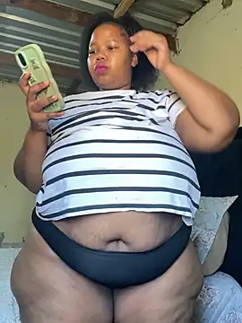Snapshot of Curvycandy95 chatting on July 21, 7:22 am Curvycandy95 online show from July 21, 7:22 am