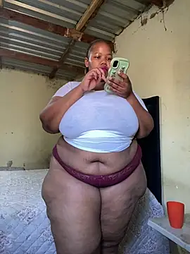 Snapshot of Curvycandy95 chatting on July 27, 6:09 am Curvycandy95 online show from July 27, 6:09 am