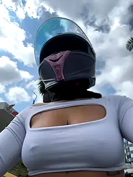 Snapshot of AlannaEvons chatting on November 7, 7:03 pm AlannaEvons online show from November 7, 7:03 pm