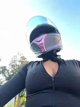 AlannaEvons online show from February 11, 1:05 pm