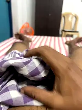 Snapshot of usermood2000 chatting on October 7, 6:21 am usermood2000 online show from October 7, 6:21 am