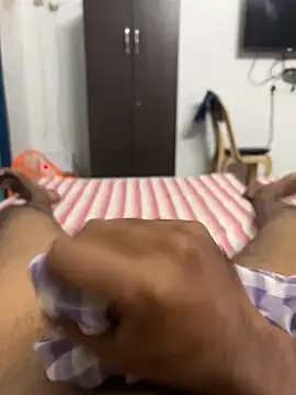 Snapshot of usermood2000 chatting on November 23, 7:30 am usermood2000 online show from November 23, 7:30 am