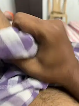 Snapshot of usermood2000 chatting on January 9, 6:16 am usermood2000 online show from January 9, 6:16 am