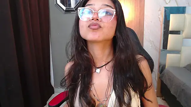 Snapshot of honeymoon_12 chatting on May 13, 3:37 am honeymoon 12 online show from May 13, 3:37 am