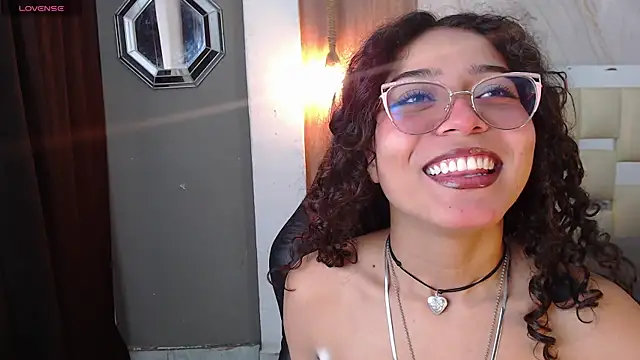 Snapshot of honeymoon_12 chatting on May 19, 7:04 am honeymoon 12 online show from May 19, 7:04 am