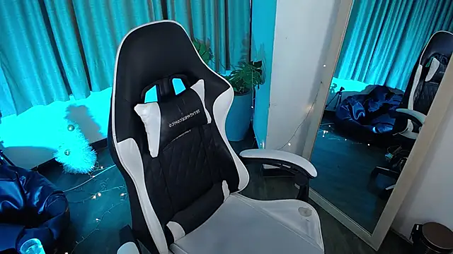 Snapshot of athenea_fox chatting on December 3, 7:45 pm athenea fox online show from December 3, 7:45 pm